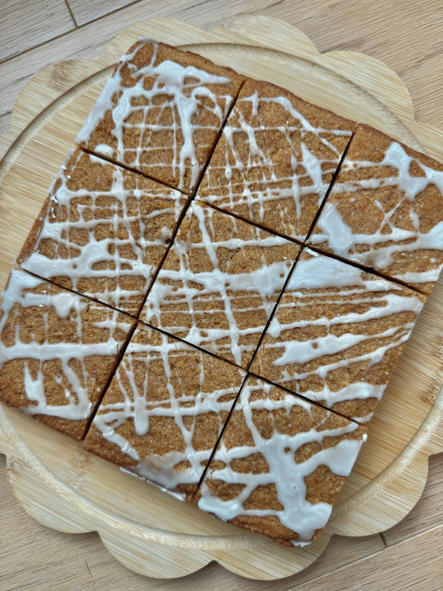 Cinnaroll Blondies